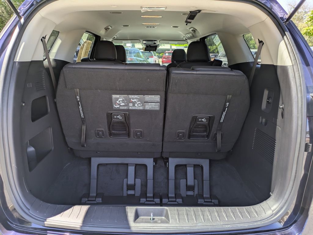 Used 2024 Kia Carnival LX FWD image 11