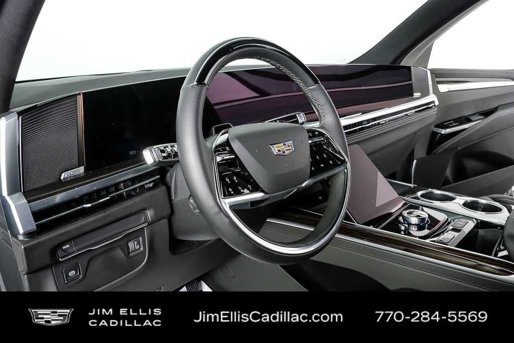 Used 2025 Cadillac Escalade Luxury image 4