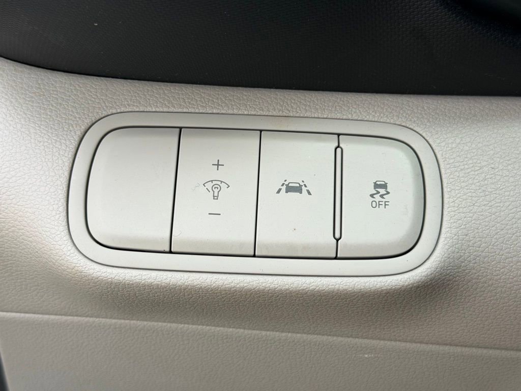 Used 2021 Hyundai Venue SEL w/ Cargo Package image 27