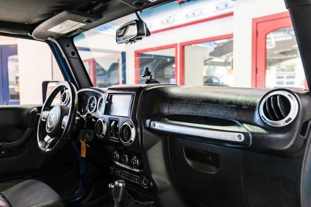 Used 2015 Jeep Wrangler Unlimited Sahara w/ Connectivity Group image 15