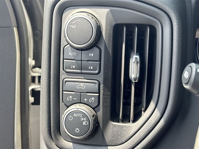 Certified 2022 Chevrolet Silverado 1500 Custom Trail Boss w/ LPO, Dark Essentials Package AWD/4WD image 17