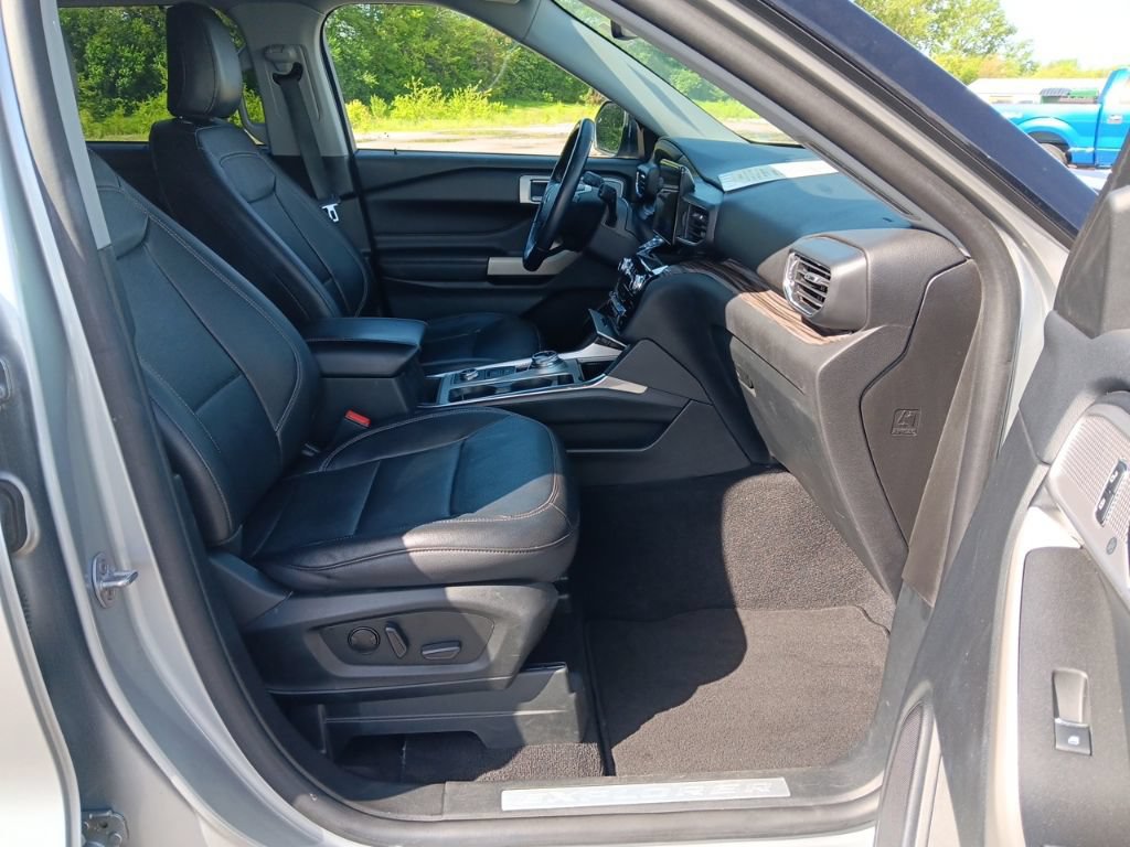 Used 2023 Ford Explorer Limited AWD/4WD image 37
