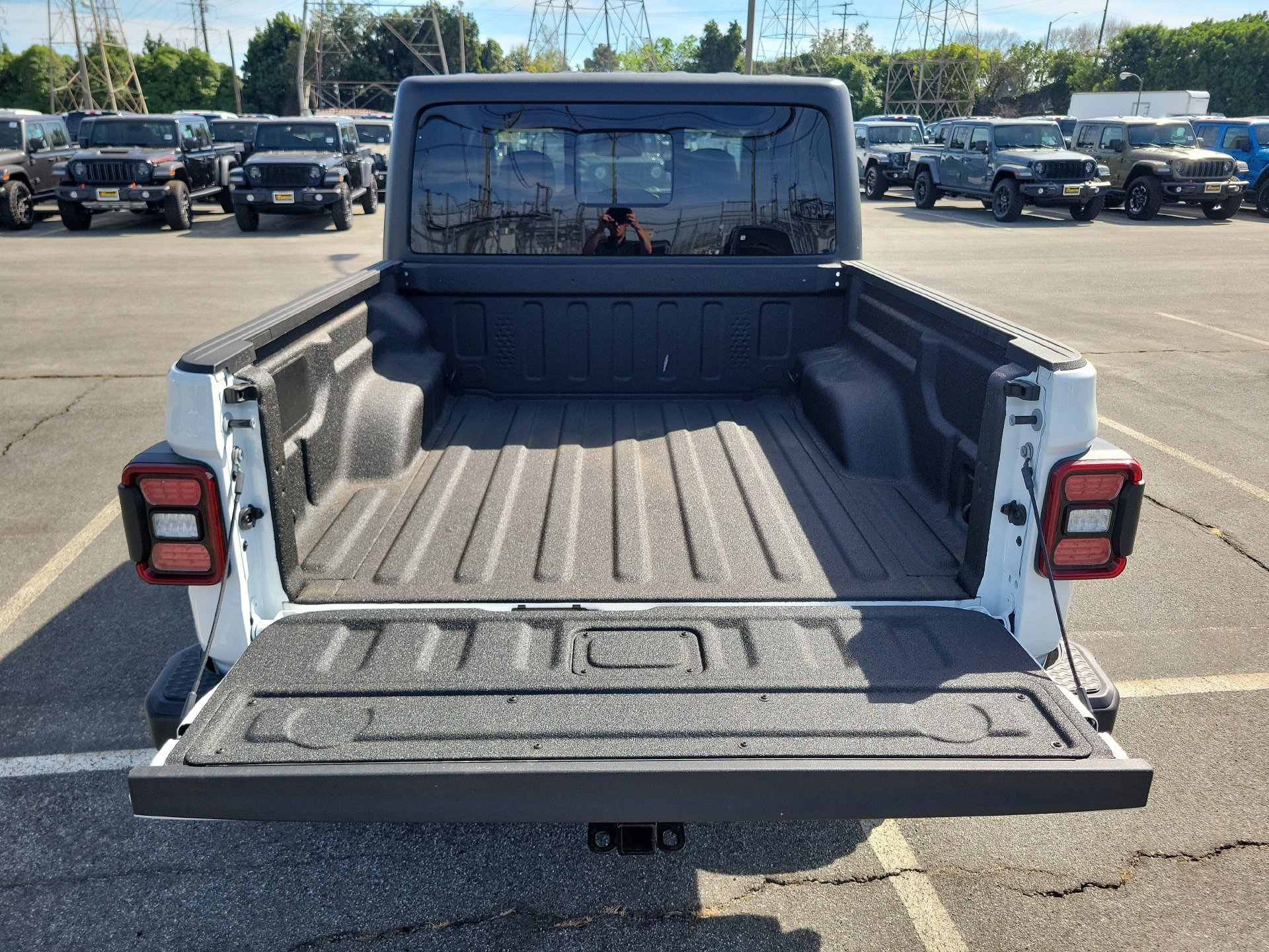 New 2026 Jeep Gladiator Sport AWD/4WD image 17