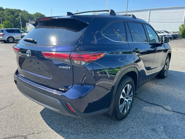 Used 2023 Toyota Highlander XLE AWD/4WD image 3