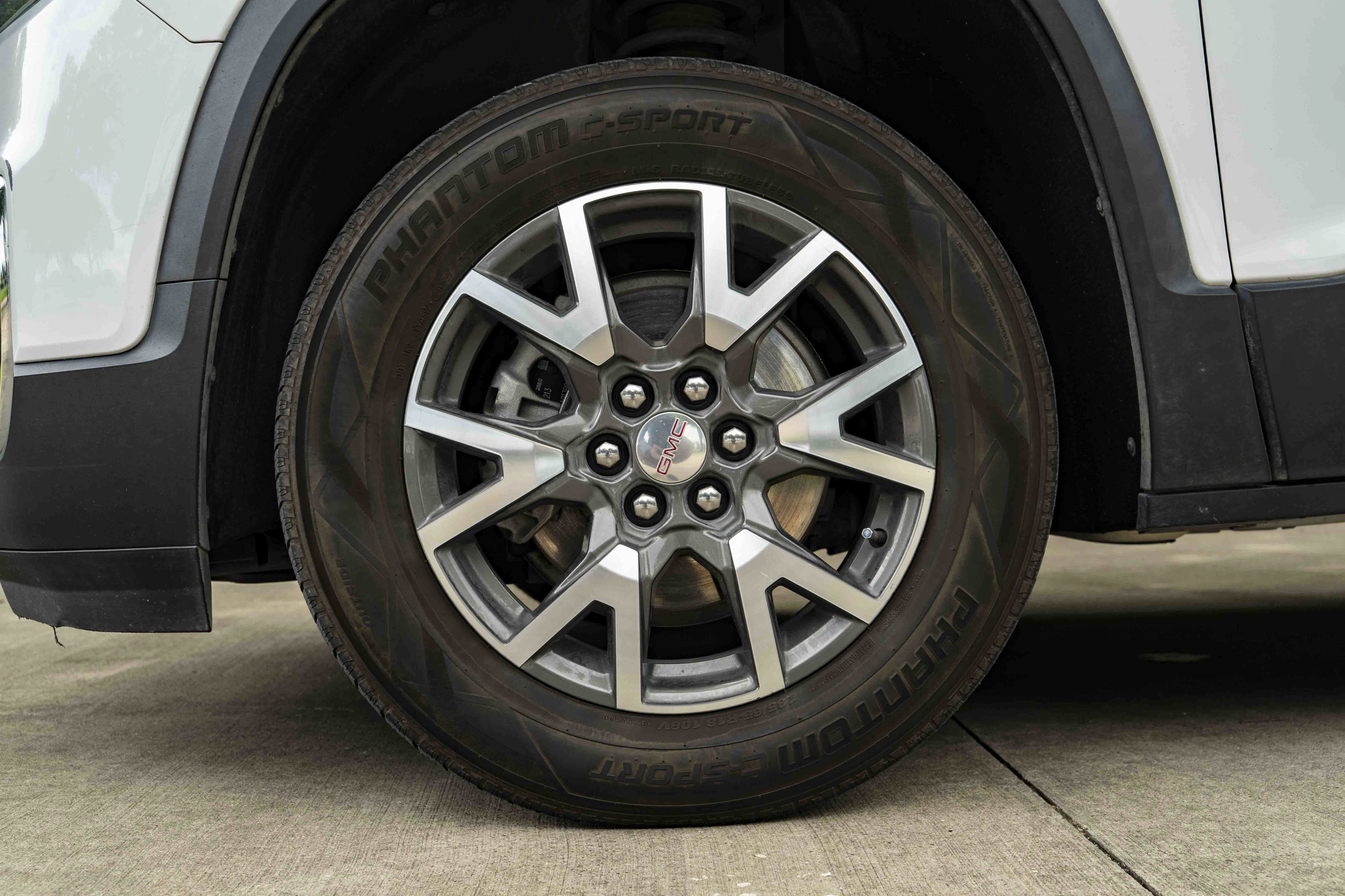 Used 2021 GMC Acadia SLE FWD image 13