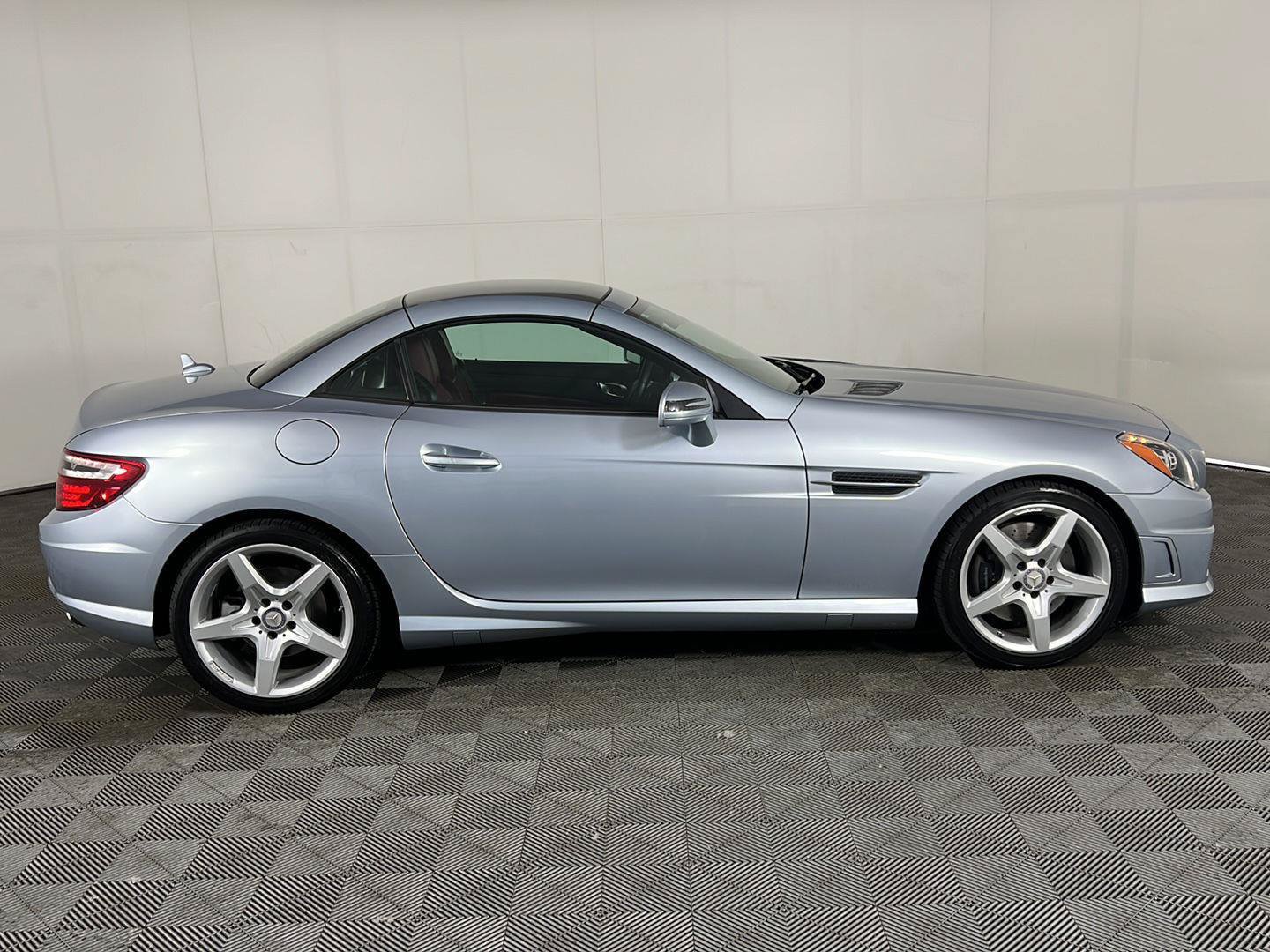 Used 2014 Mercedes-Benz SLK 250 image 17