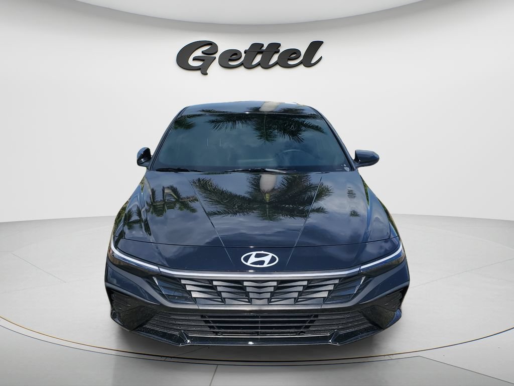 Used 2025 Hyundai Elantra Sport w/ Cargo Package FWD image 2