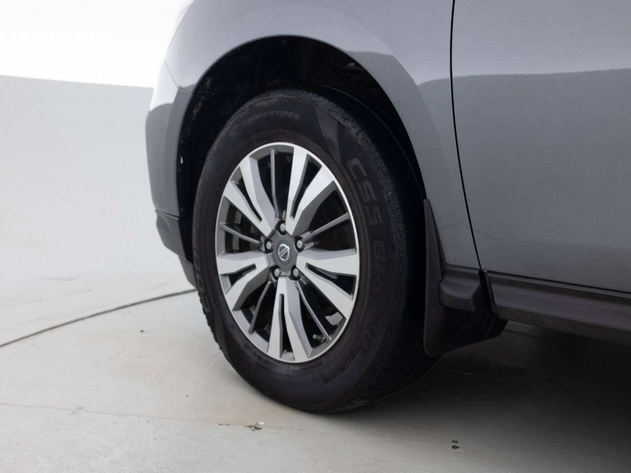 Used 2018 Nissan Pathfinder S AWD/4WD image 17