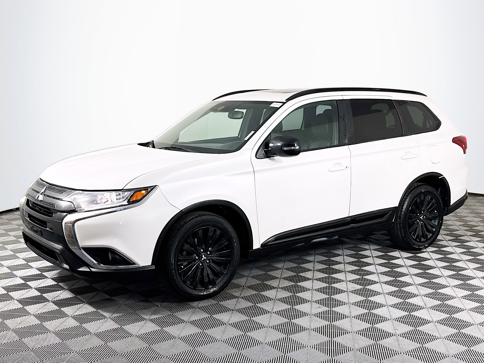 Used 2020 Mitsubishi Outlander LE image 4