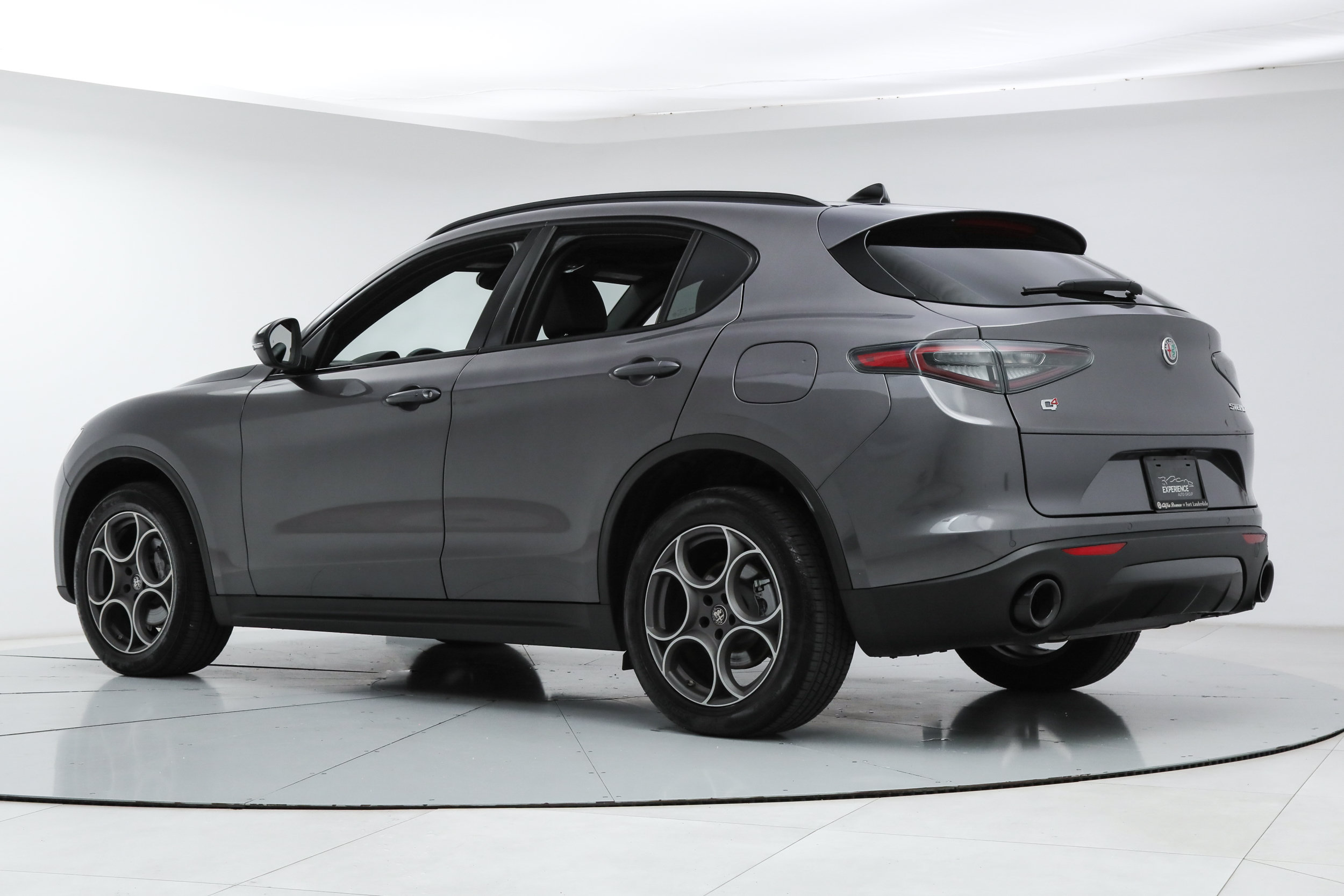 New 2025 Alfa Romeo Stelvio Sprint w/ Convenience Package AWD/4WD image 4