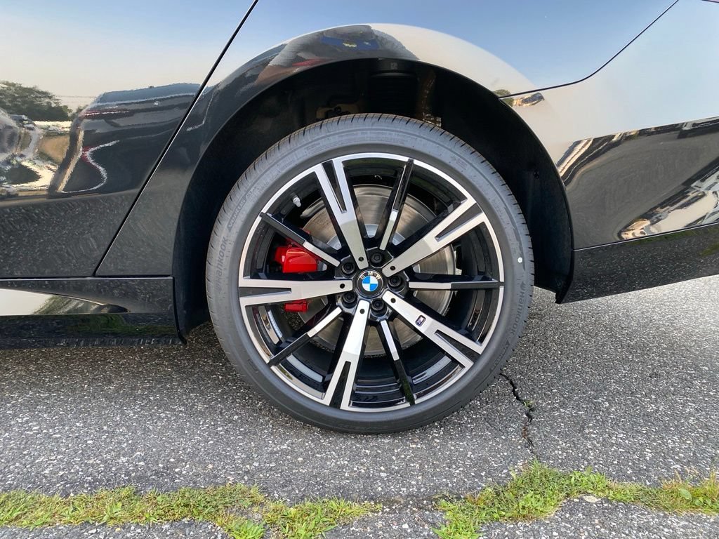 New 2027 BMW 550e xDrive w/ Premium Package AWD/4WD image 5