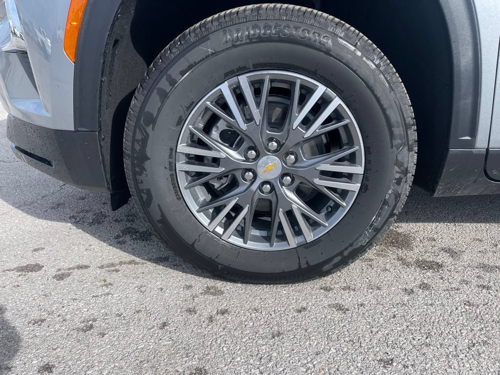 Used 2025 Chevrolet Traverse LT w/ LPO, Floor Liner Package AWD/4WD image 9