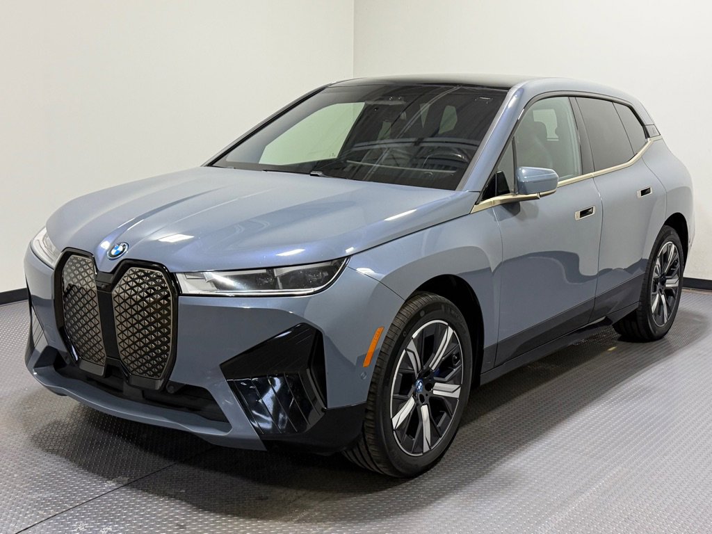 Used 2023 BMW iX xDrive50 w/ Ultimate Package 2 image 1