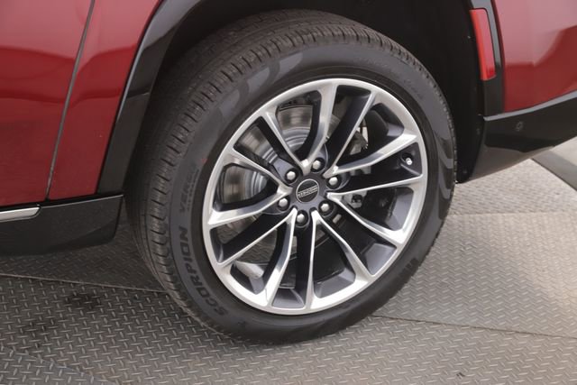 Used 2025 Jeep Wagoneer L Series III w/ Premium Group I image 14