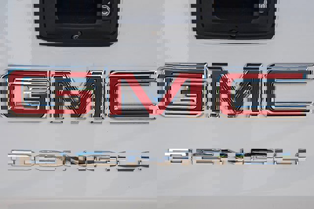 Used 2022 GMC Canyon Denali image 17