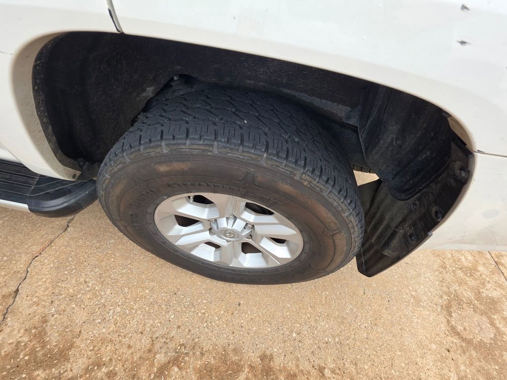 Used 2014 Toyota 4Runner SR5 AWD/4WD image 5