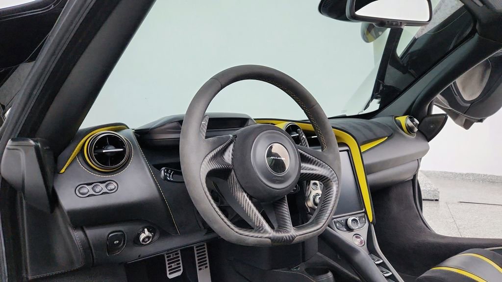 Used 2018 McLaren 720S Performance image 17