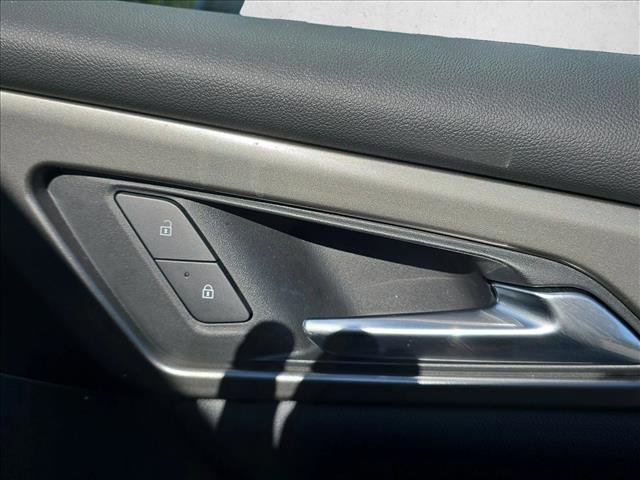 Used 2025 Chevrolet Traverse LT w/ Driver Confidence Package image 25