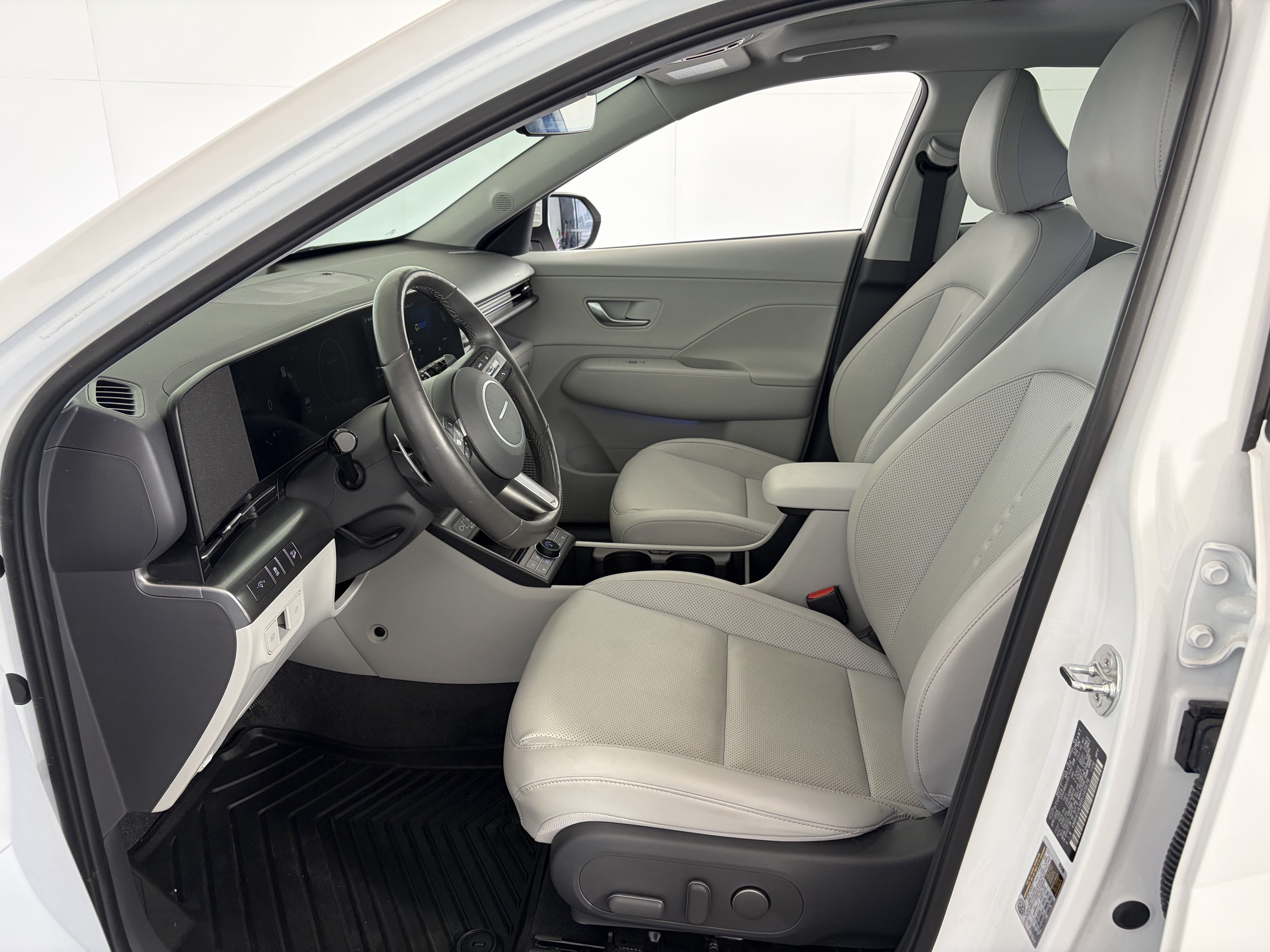 Used 2024 Hyundai Kona Limited AWD/4WD image 6