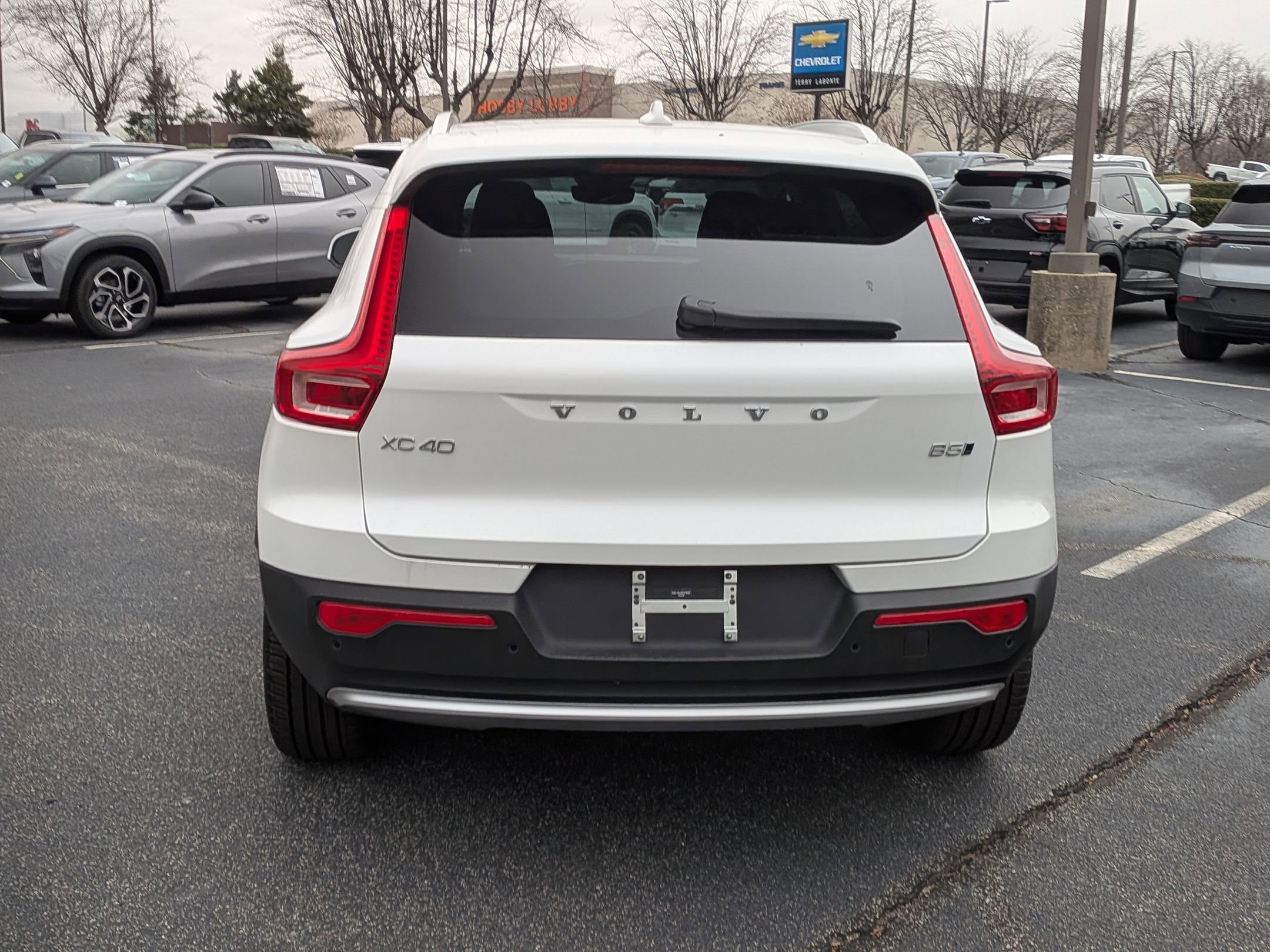 Used 2025 Volvo XC40 B5 Core image 8