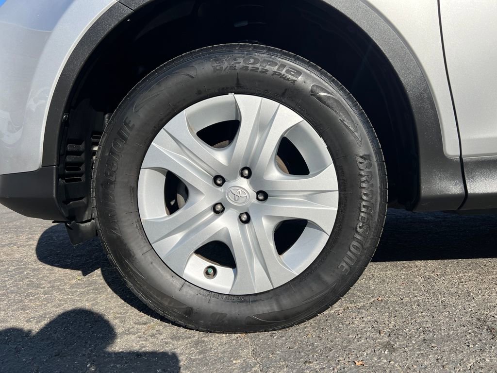 Used 2015 Toyota RAV4 LE image 8