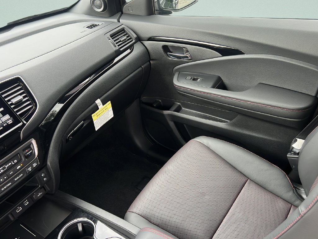 Used 2025 Honda Ridgeline Black Edition image 12
