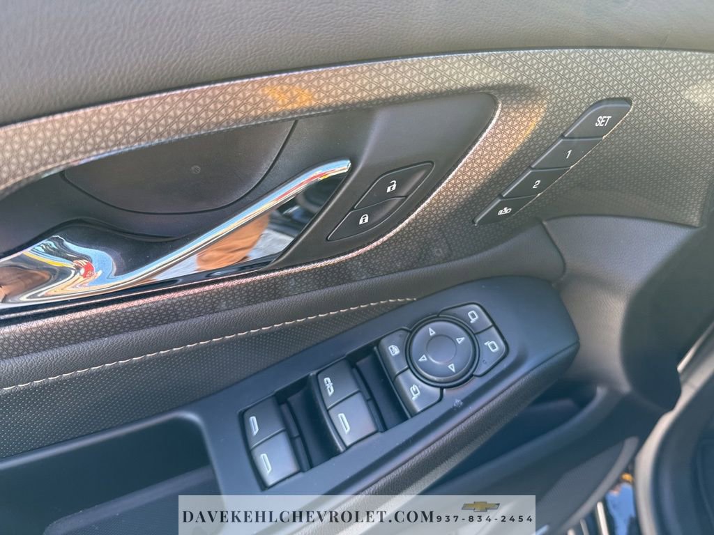 Used 2023 Chevrolet Traverse Premier image 9