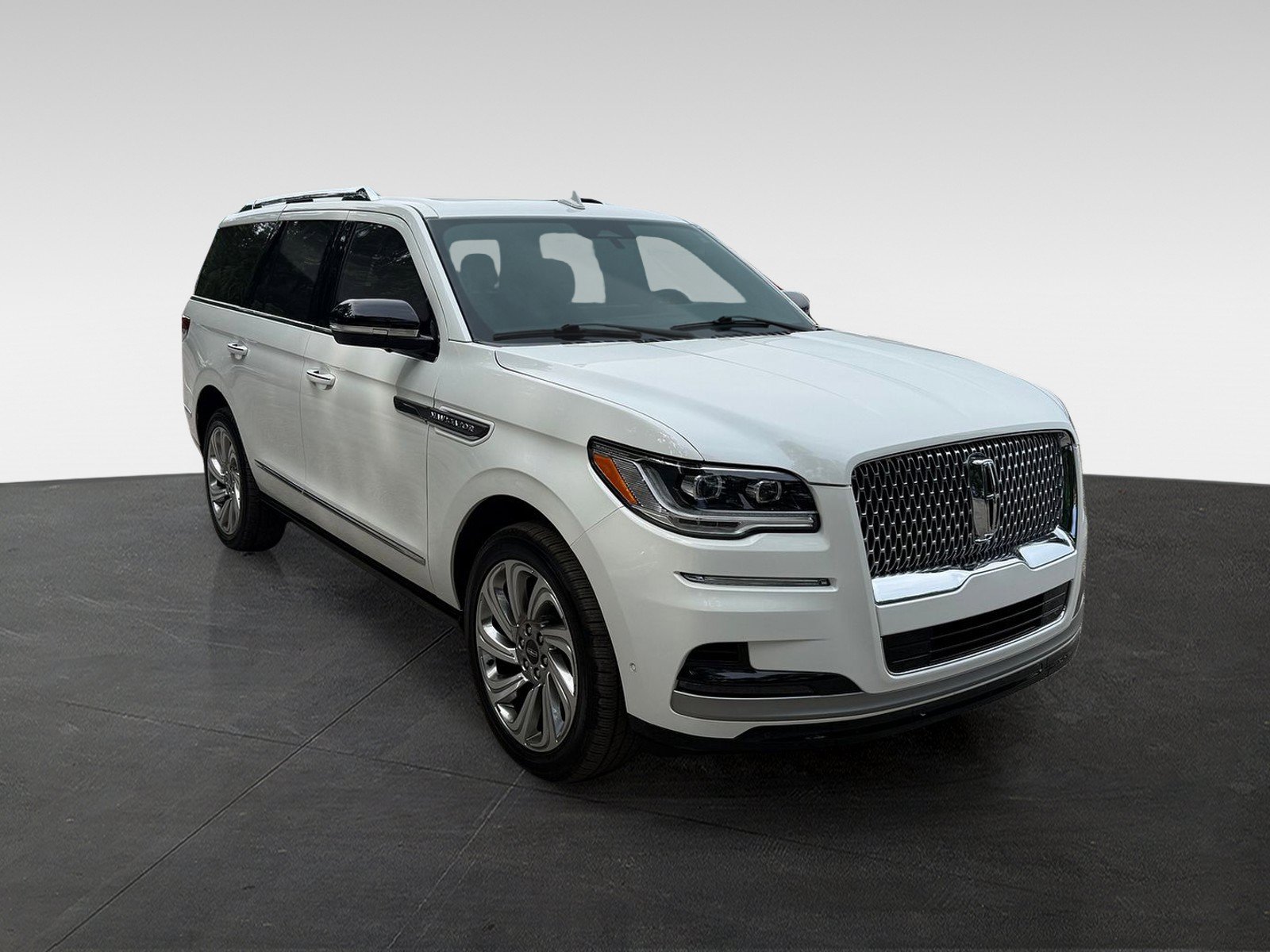 Used 2024 Lincoln Navigator Premiere AWD/4WD image 7