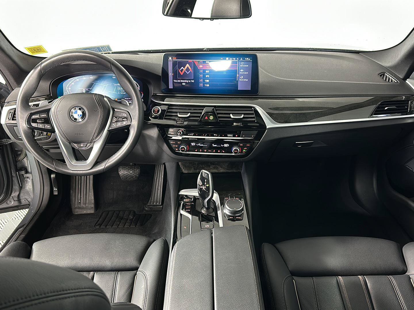 Used 2023 BMW 540i xDrive w/ Premium Package AWD/4WD image 2