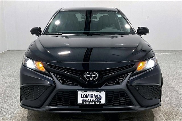 Used 2024 Toyota Camry SE image 2