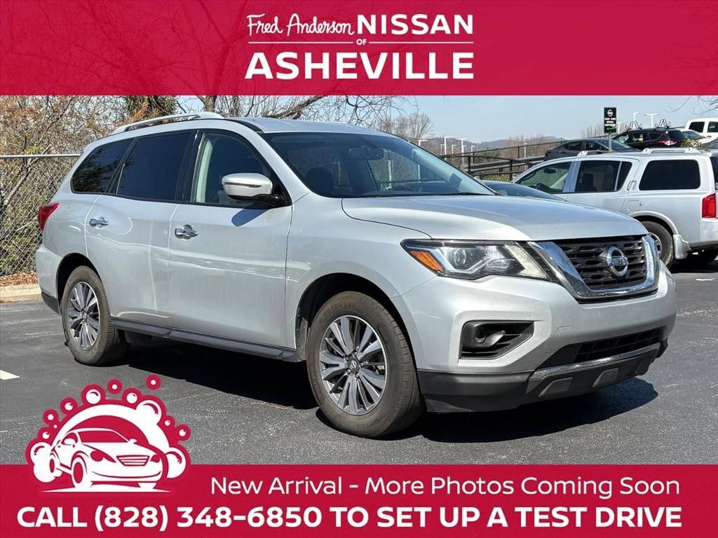 Used 2019 Nissan Pathfinder SV image 1