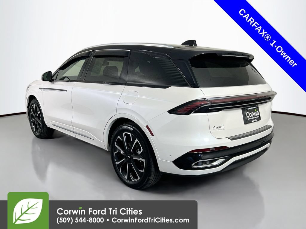 Used 2024 Lincoln Nautilus Reserve AWD/4WD image 11
