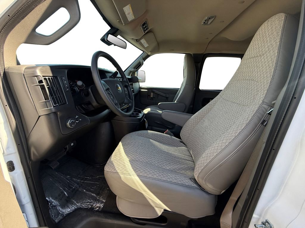 New 2026 Chevrolet Express 3500 LT w/ LT Preferred Equipment Group RWD image 9