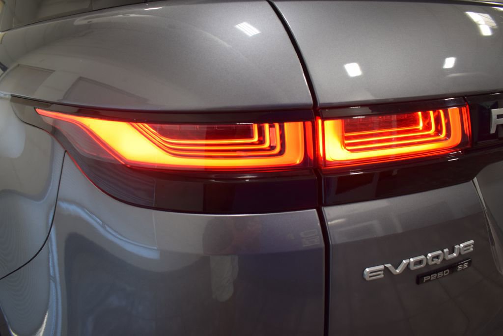 Used 2020 Land Rover Range Rover Evoque SE image 33