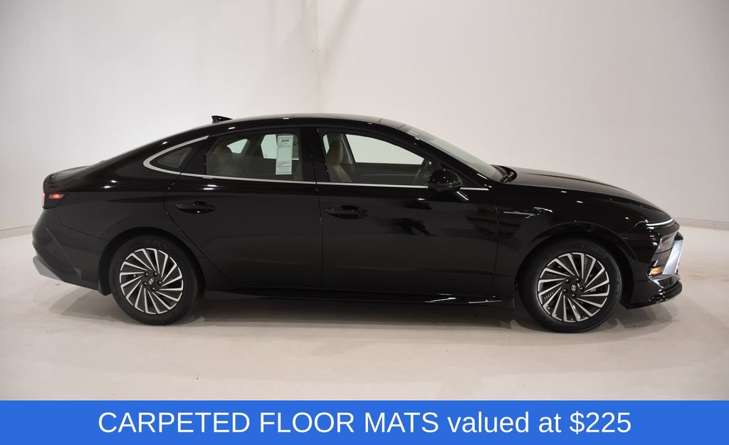 New 2025 Hyundai Sonata Limited FWD image 3