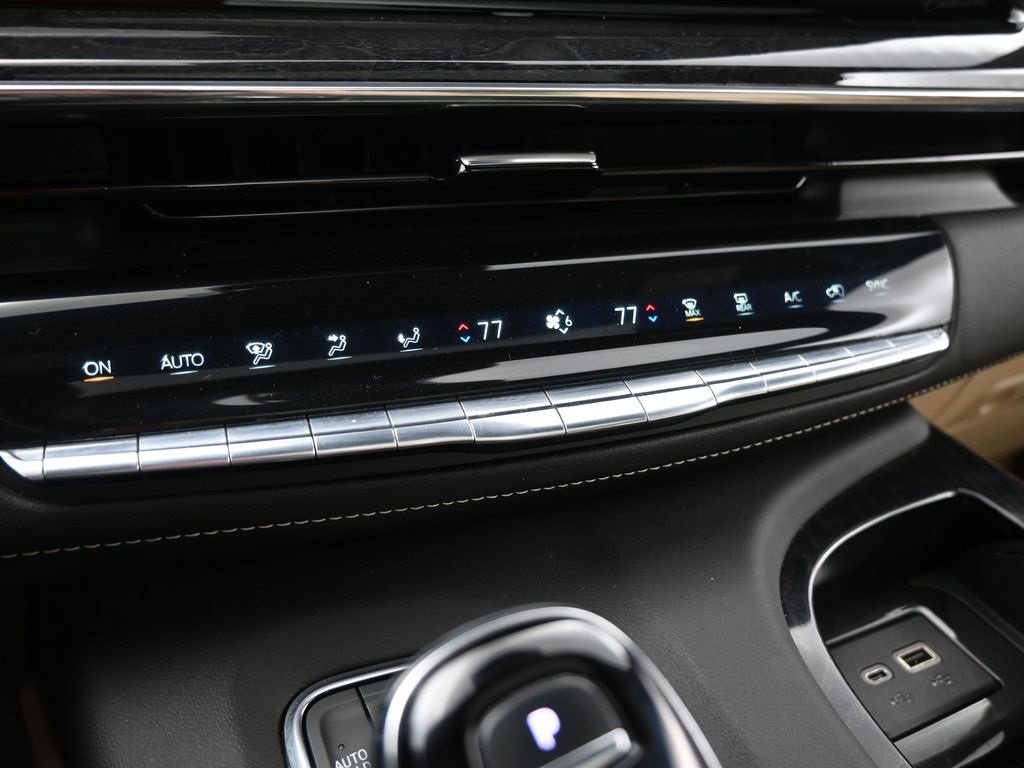 Used 2023 Cadillac Escalade ESV Premium Luxury image 15