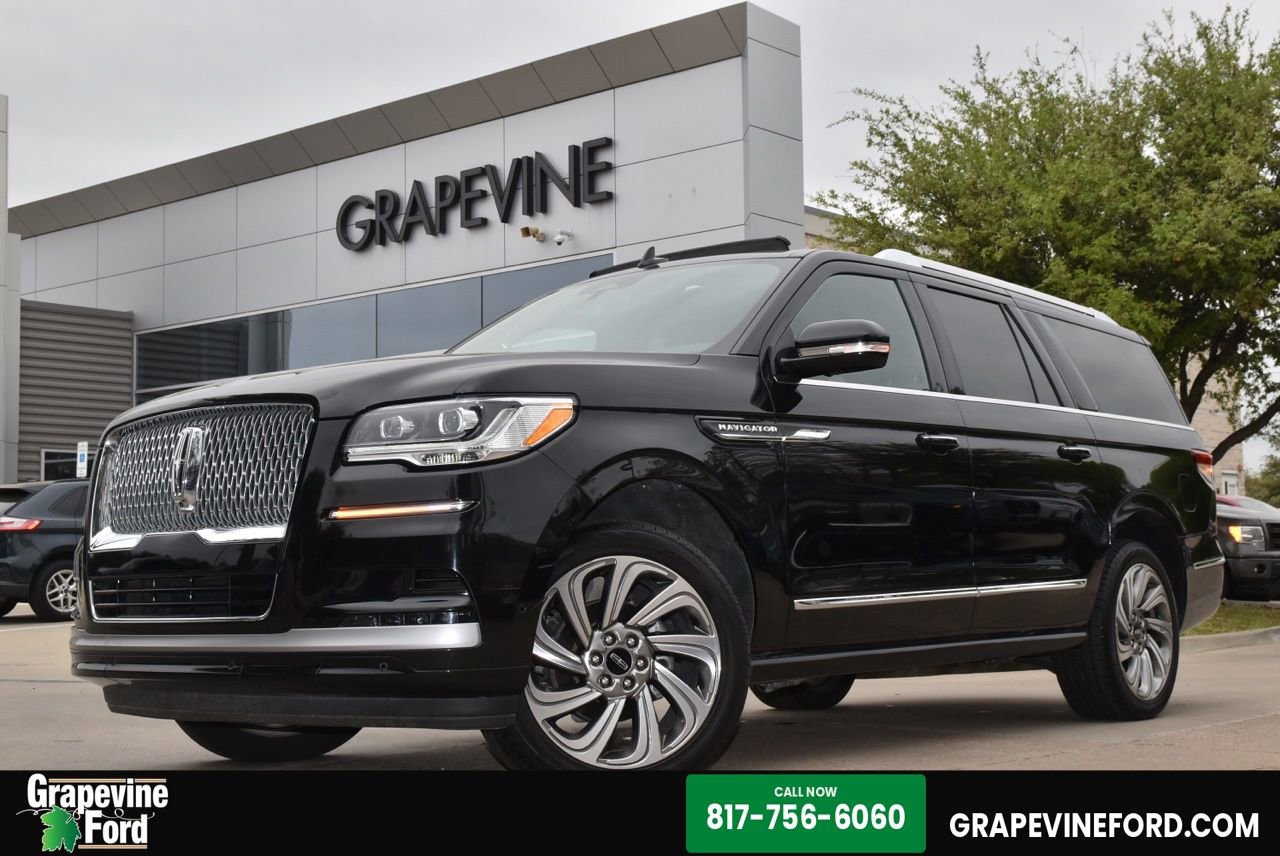 Certified 2024 Lincoln Navigator L 4WD image 1