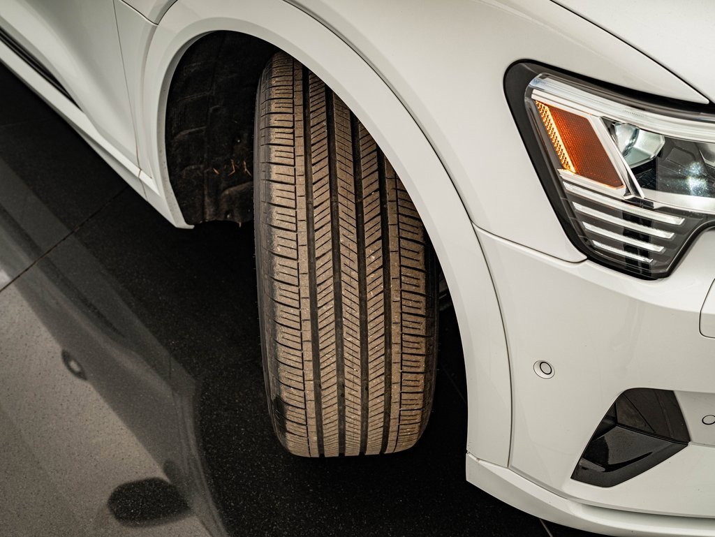 Used 2021 Audi e-tron Premium w/ Convenience Plus Package image 41