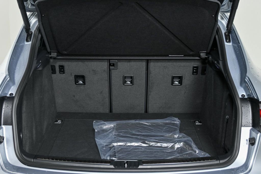 Certified 2025 Porsche Macan image 31