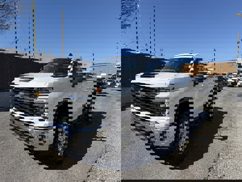 Used 2024 Chevrolet Silverado 2500 LT w/ Convenience Package image 5