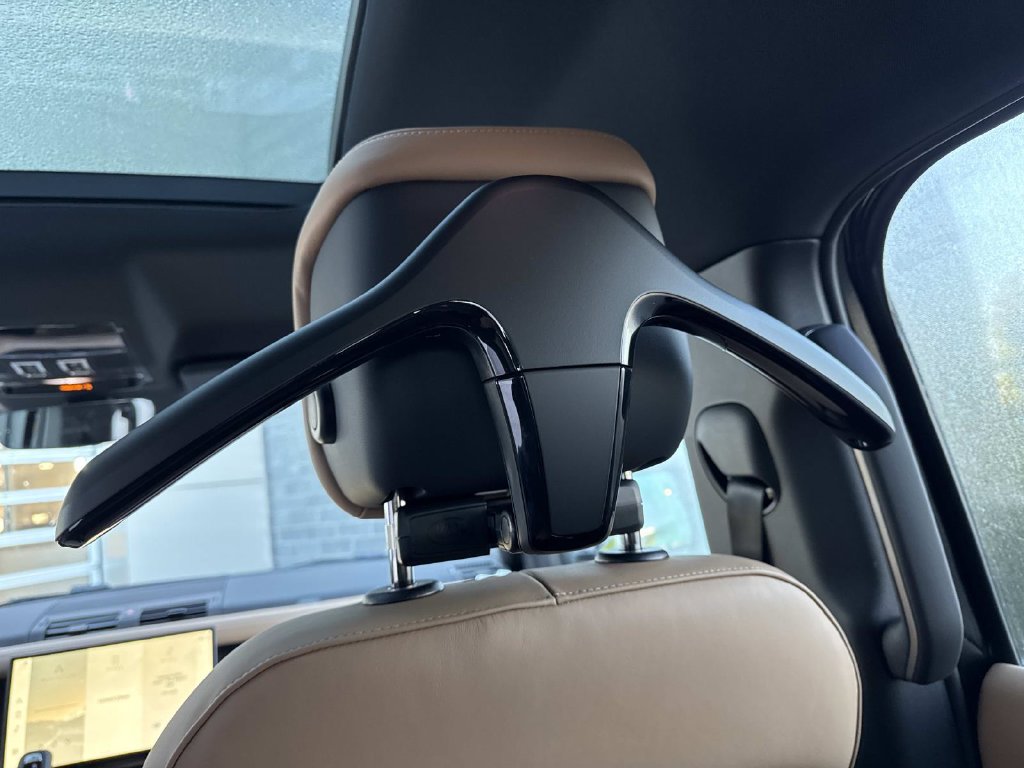 New 2026 Land Rover Defender 110 X-Dynamic SE AWD/4WD image 16