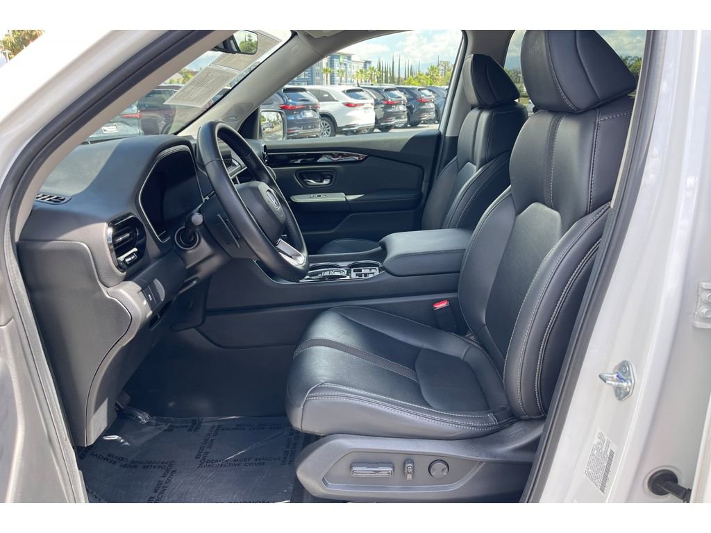 Certified 2025 Honda Pilot Touring image 10