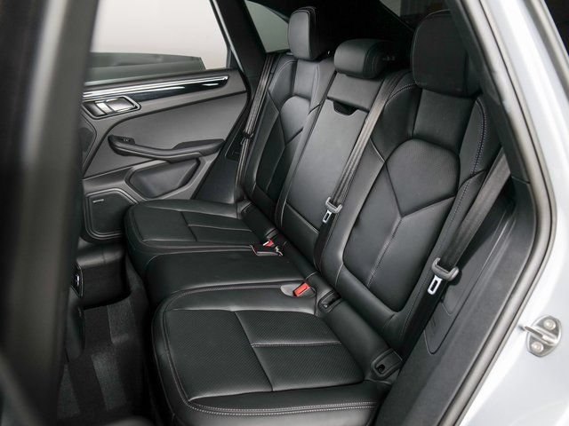 Certified 2026 Porsche Macan AWD/4WD image 13