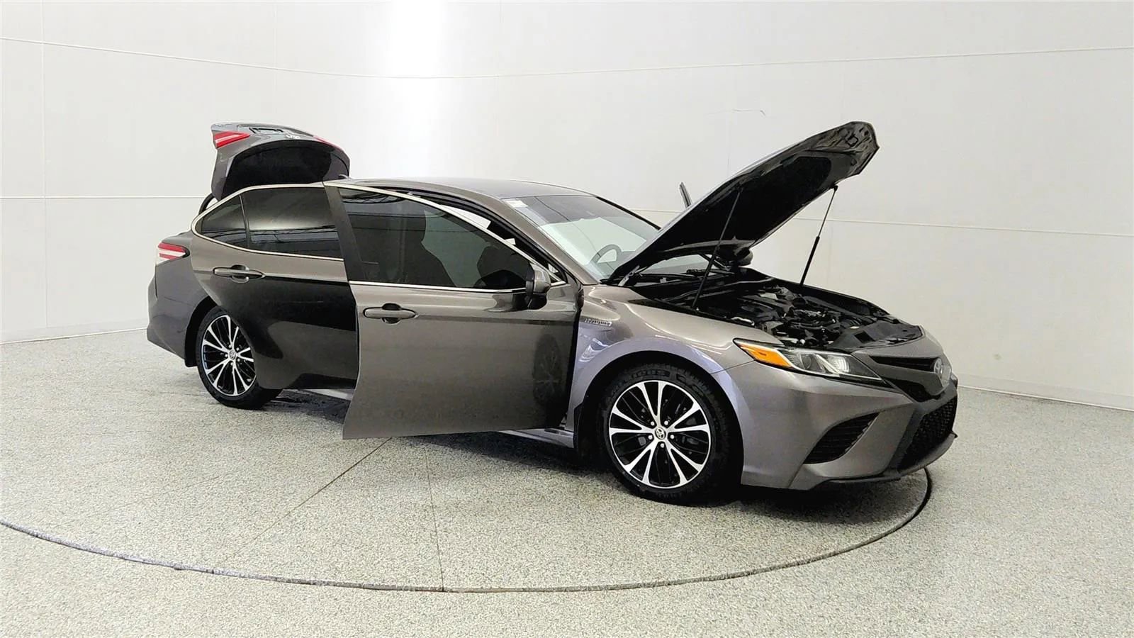 Used 2020 Toyota Camry SE image 9