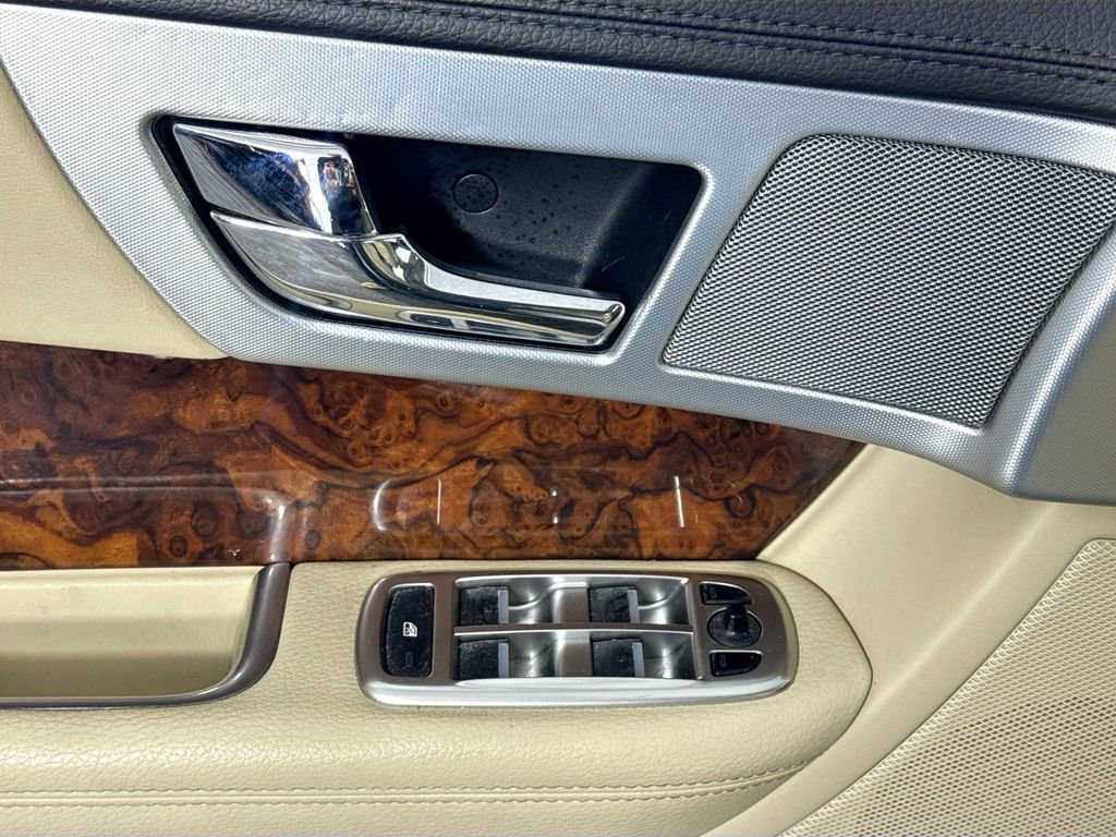 Used 2012 Jaguar XF image 21