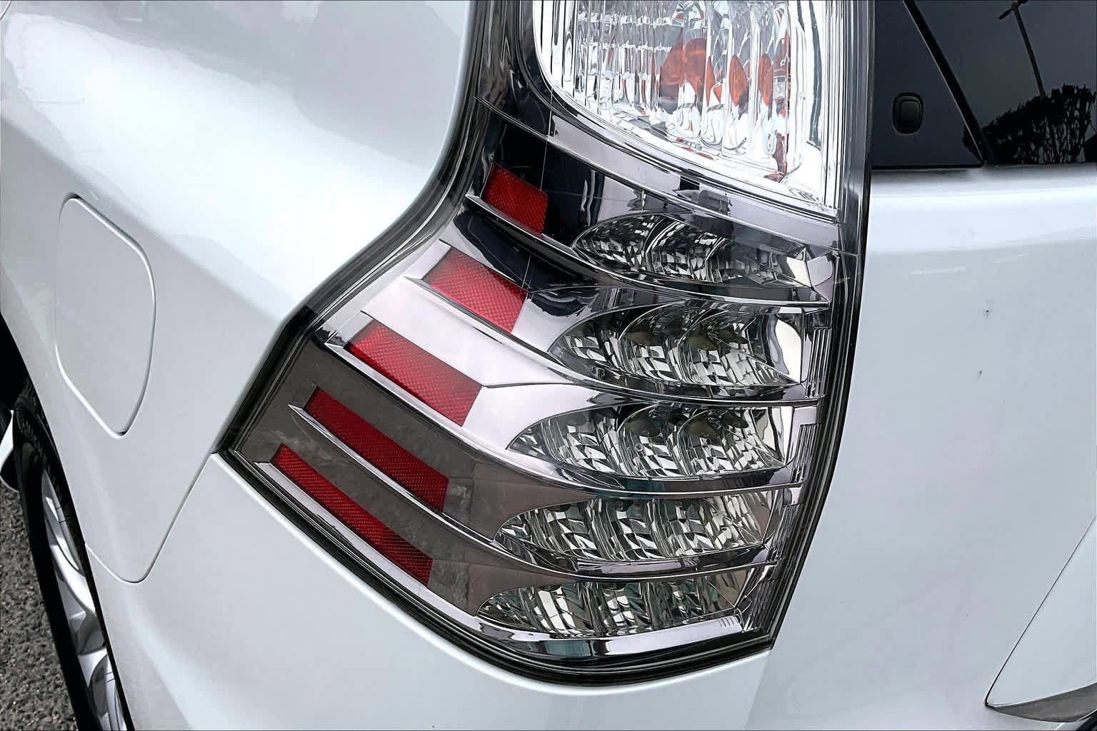Used 2015 Lexus GX 460 w/ Premium Package AWD/4WD image 26