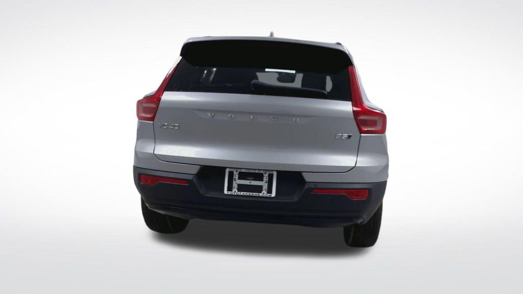 Used 2025 Volvo XC40 B5 Plus image 7