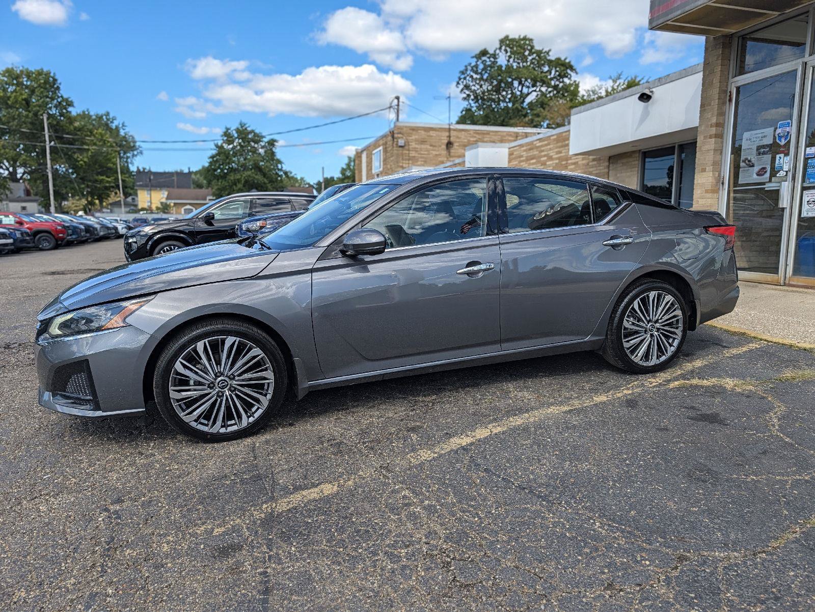 Used 2024 Nissan Altima 2.5 SL AWD/4WD image 8