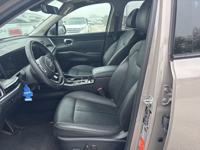 Used 2025 Kia Sorento SX image 9