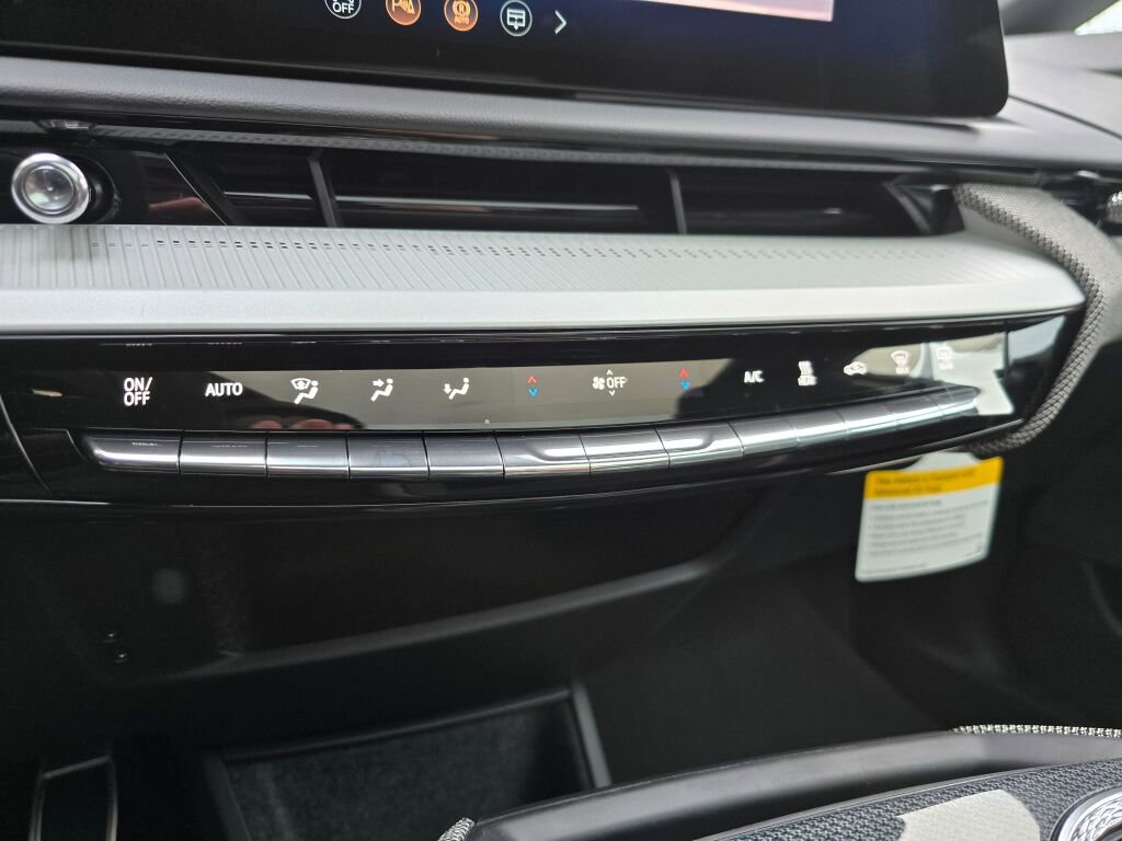 New 2026 Cadillac Optiq Luxury 2 image 22